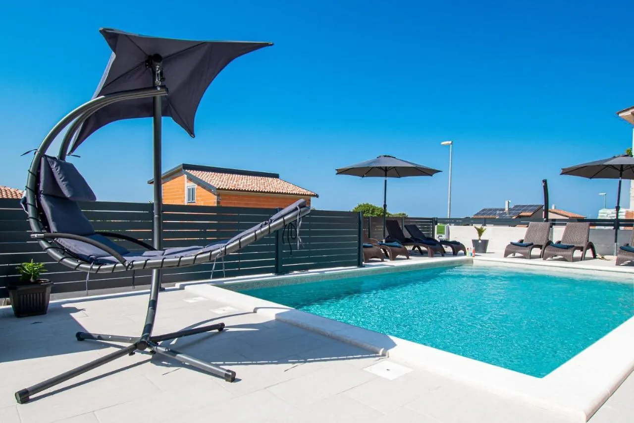 Villa Mina With A Private Pool In Pula