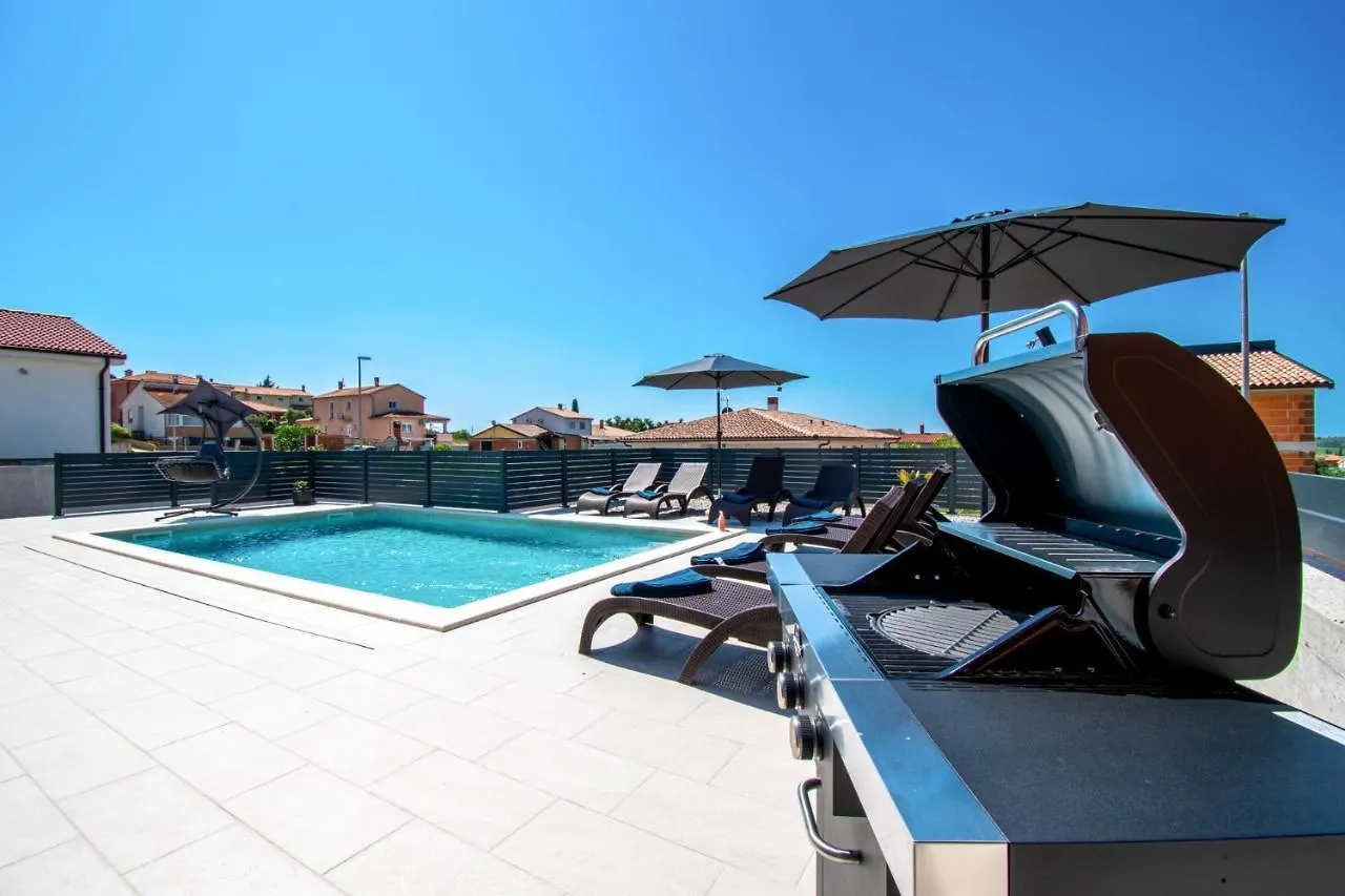 Villa Mina With A Private Pool In Pula