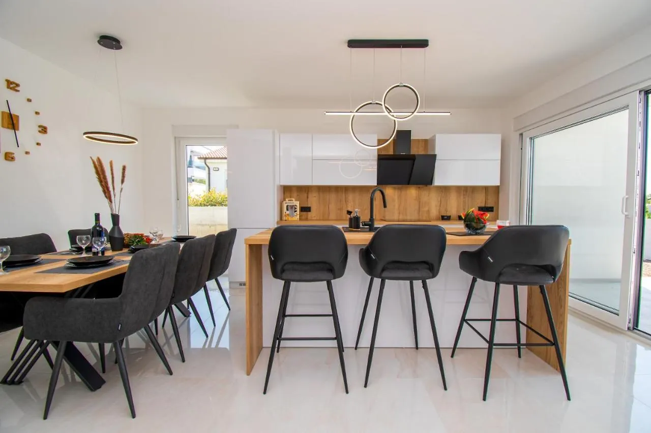 Villa Mina With A Private Pool In Pula 0*,