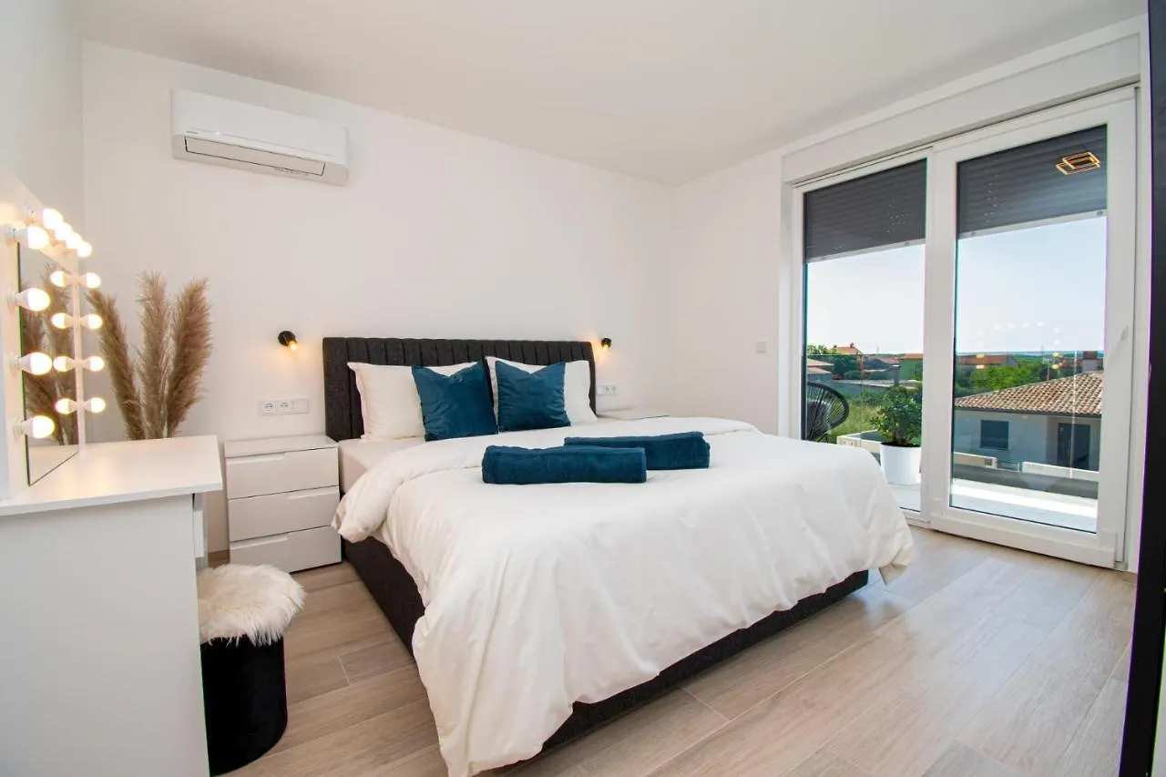 Villa Mina With A Private Pool In Pula 0*,