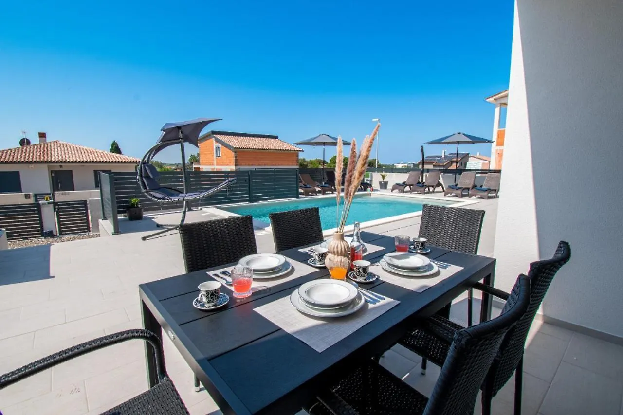 Villa Mina With A Private Pool In Pula