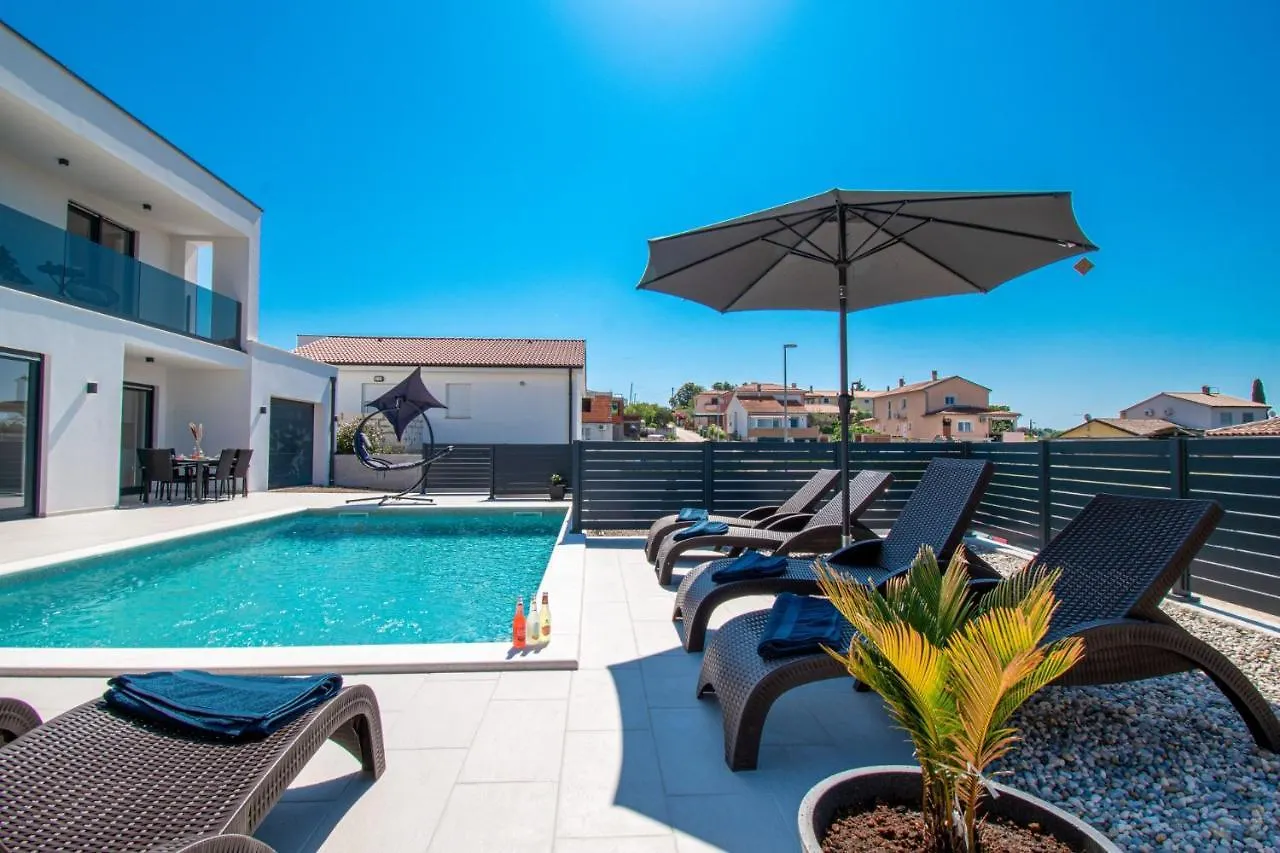 Villa Mina With A Private Pool In Pula