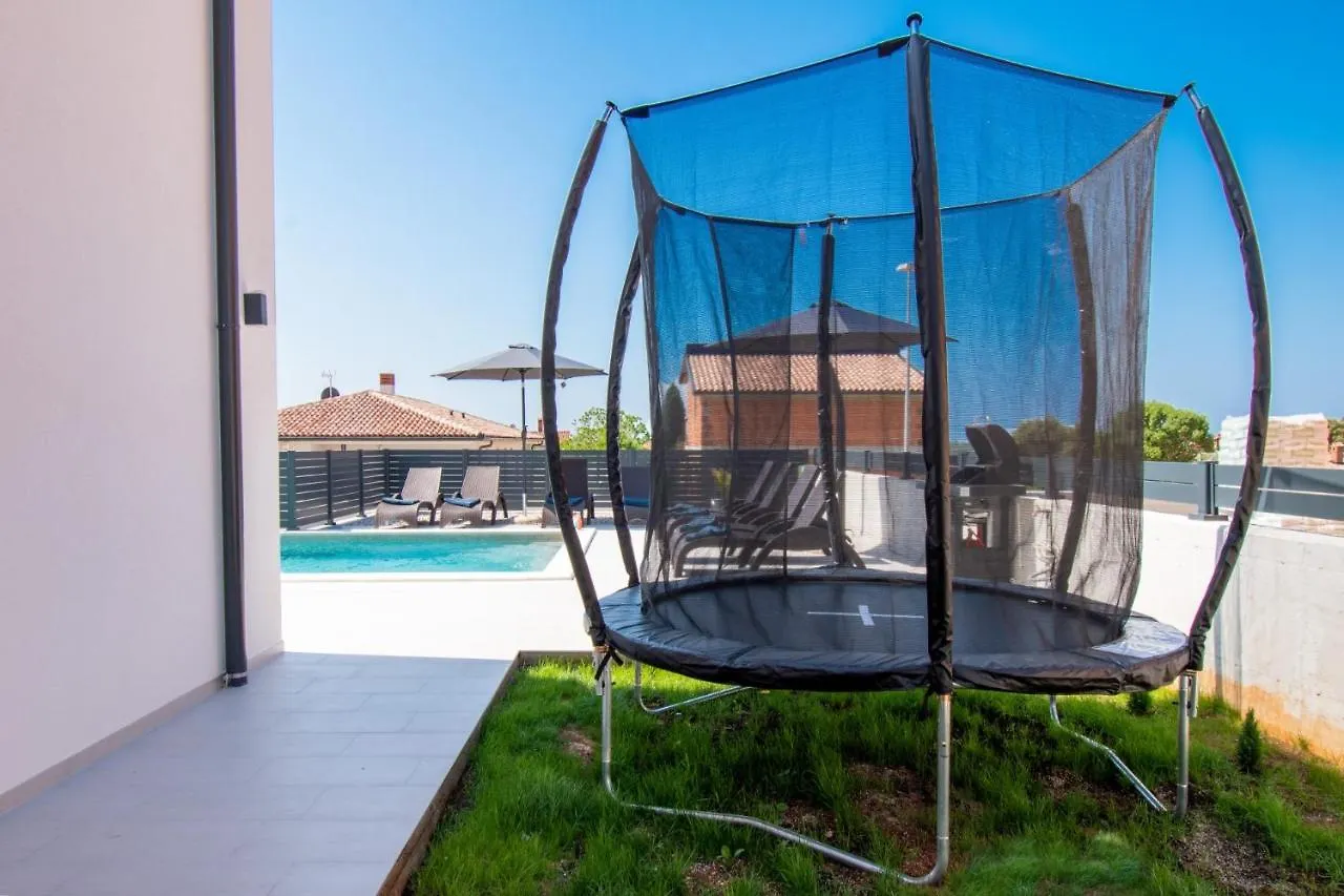 Villa Mina With A Private Pool In Pula