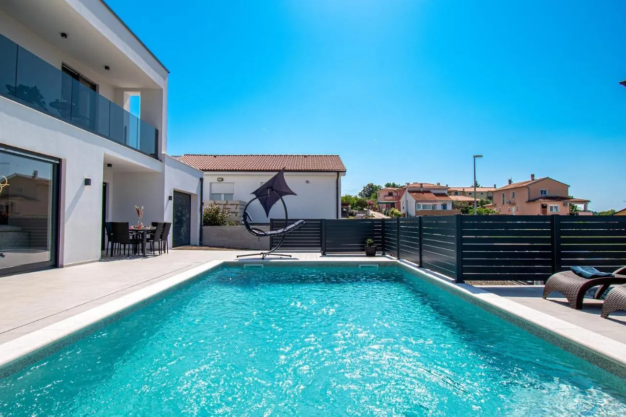 Villa Mina With A Private Pool In Pula